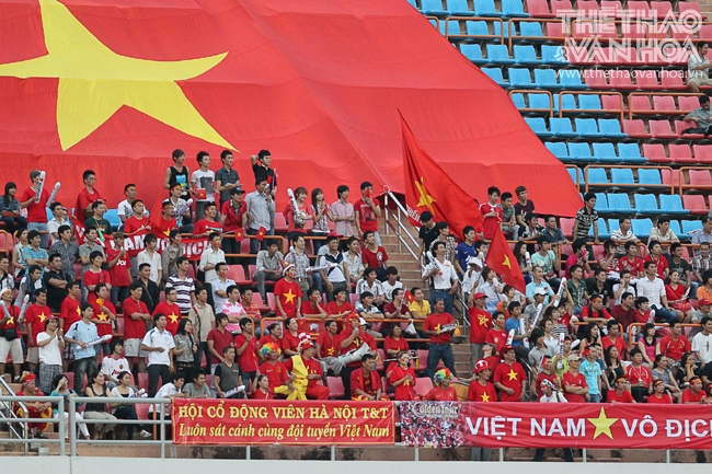 Người hâm mộ nên xin lỗi đội tuyển Việt Nam?