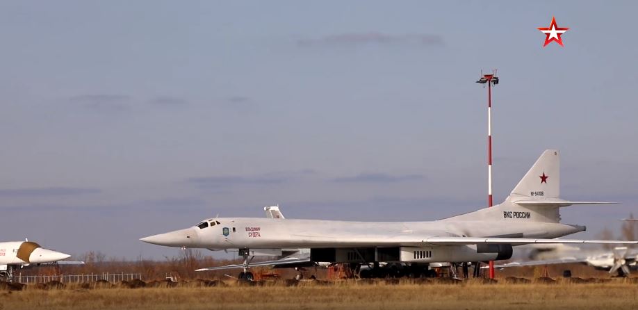 Thót tim xem 'thiên nga trắng' Tu-160 tiếp nhiên liệu trong điều kiện cực khó