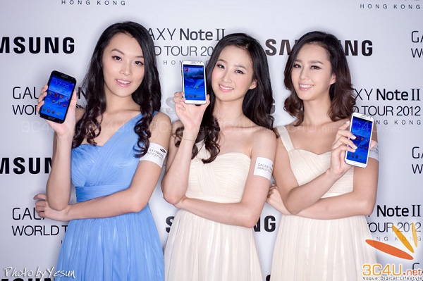 Dàn người đẹp sexy cùng Samsung Galaxy Note II