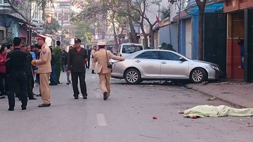 Hà Nội: Xe Camry đâm 3 xe máy, 3 người tử vong tại chỗ