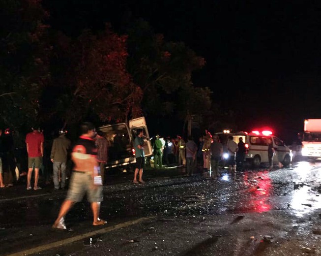 Bình Thuận: 8 người chết sau tai nạn giữa xe khách và ô tô tải