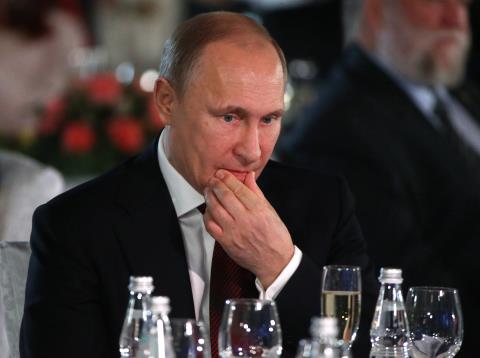 Tại sao Mỹ cố gắng đánh giá Nga đang suy yếu?