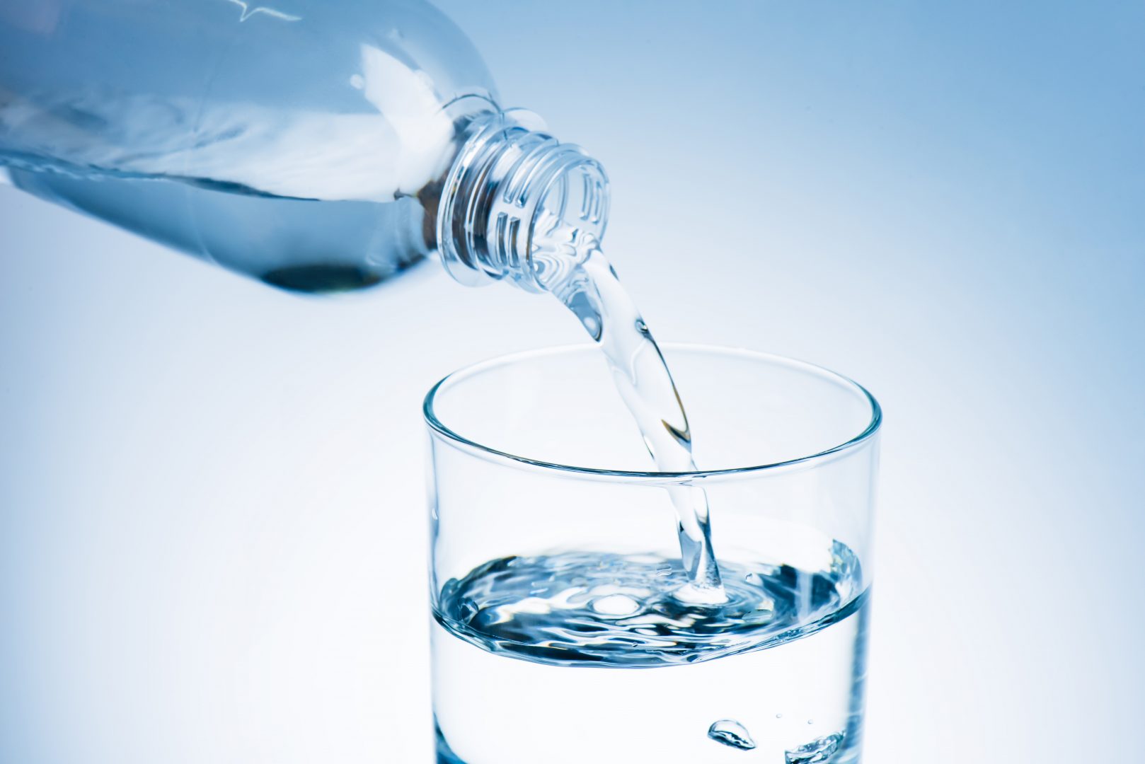 Chuyên gia Nga lý giải tại sao phải chú ý đến thành phần của nước uống