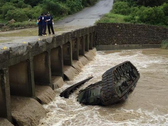 Đài Loan: Xe tăng rơi xuống sông khiến 3 binh sỹ thiệt mạng