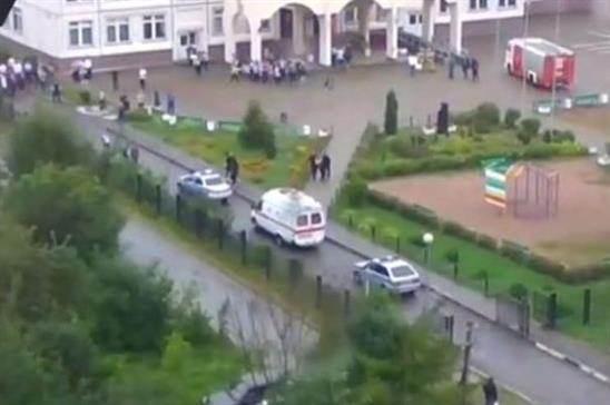 Học sinh dùng rìu tấn công giáo viên ở Nga