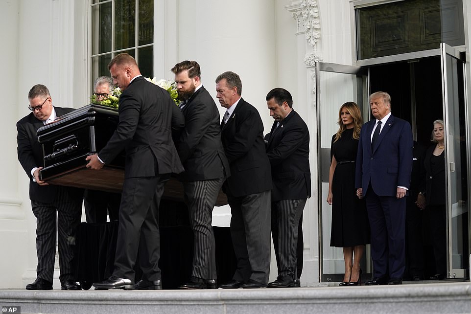 Tổng thống Trump tổ chức tang lễ cho em trai tại Nhà Trắng