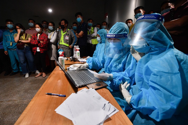 Thêm một nhân viên sân bay Tân Sơn Nhất nhiễm SARS-CoV-2