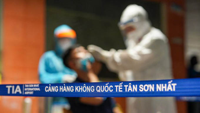 Xác định được 4 nhân viên sân bay Tân Sơn Nhất nghi nhiễm SARS-CoV-2