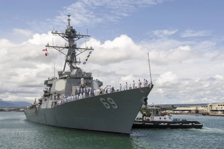 Quân đội Trung Quốc phát ''báo động'' khi tàu chiến Mỹ đi qua eo biển Đài Loan