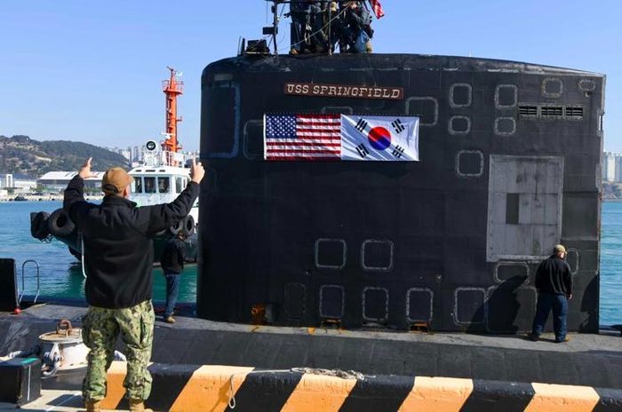Tàu ngầm hạt nhân Mỹ xuất hiện ở cảng Hàn Quốc