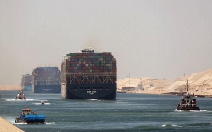 Doanh thu kênh đào Suez đạt mức cao kỷ lục, bất chấp sự cố tàu chở hàng khổng lồ mắc cạn