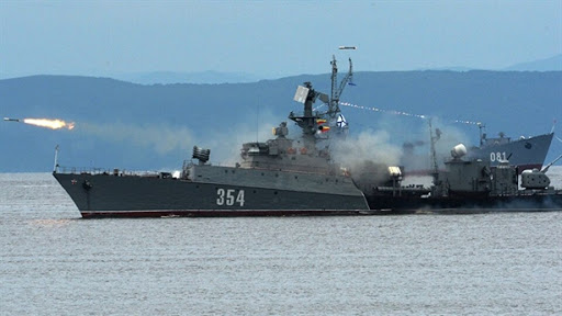 Nga bắn cảnh cáo khi tàu NATO đến gần Crimea