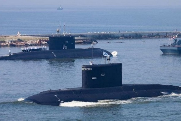 Tàu ngầm Nga ồ ạt tiến vào Biển Đen