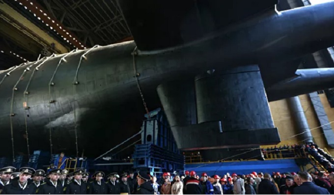 Tàu ngầm Nga với ngư lôi 