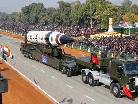 Ấn Độ lần đầu tiên phô trương tên lửa hạt nhân vươn tới Trung Quốc