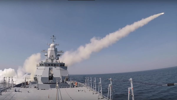 Xem chiến hạm Nga phóng tên lửa xóa sổ tàu chở hàng chỉ trong 3 phút