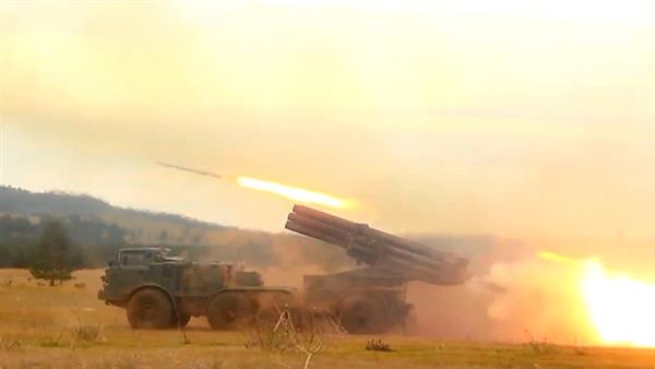 Ngắm màn khai hỏa 'sấm sét hủy diệt mục tiêu của bộ ba tên lửa mặt đất Nga