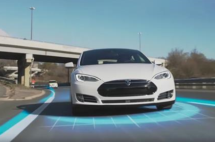 Tesla hoàn thành giấc mơ xe tự lái của loài người