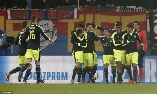 Thắng đậm Basel, Arsenal giành lại ngôi đầu bảng A Champions League