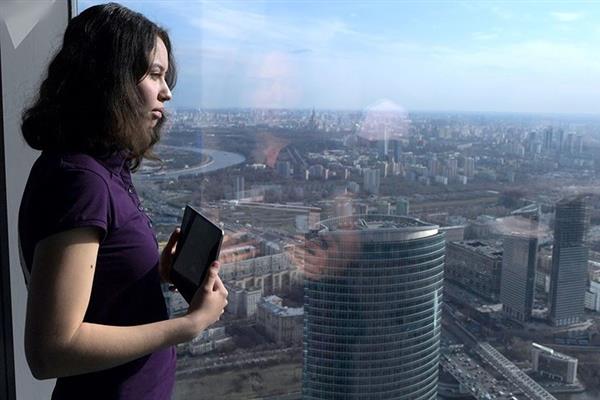 Ảnh: Cùng người đẹp Nga ngắm toàn cảnh Moscow từ tầng cao 89