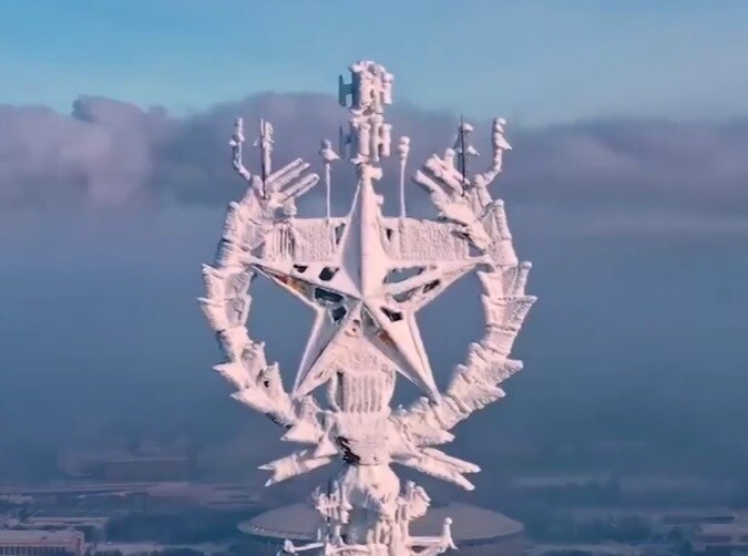 Video: Tháp truyền hình Ostankino ở Moscow bị tuyết phủ trắng