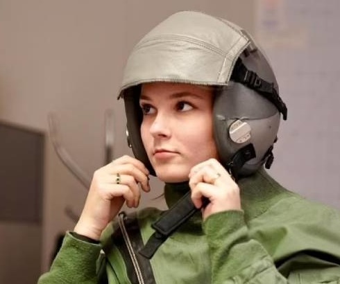 Công chúa Na Uy 17 tuổi được thử lái máy bay chiến đấu