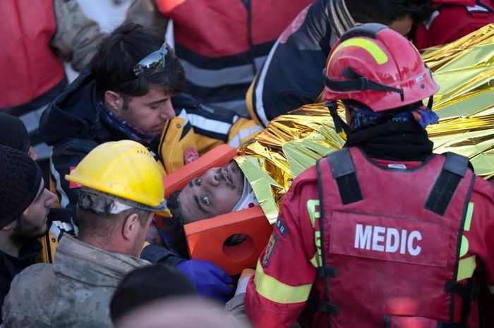Thổ Nhĩ Kỳ phát lệnh bắt 130 chủ thầu các tòa nhà vỡ vụn trong động đất