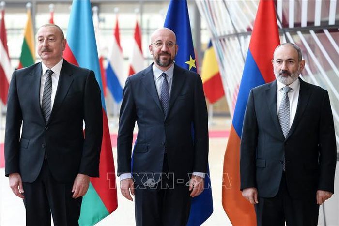Lãnh đạo Armenia và Azerbaijan có cuộc gặp ngắn tại Thổ Nhĩ Kỳ