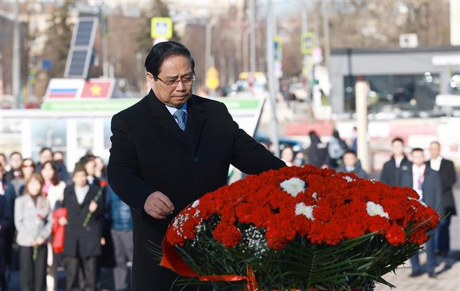 Thủ tướng Phạm Minh Chính dâng hoa tại quảng trường Hồ Chí Minh, thủ đô Moscow