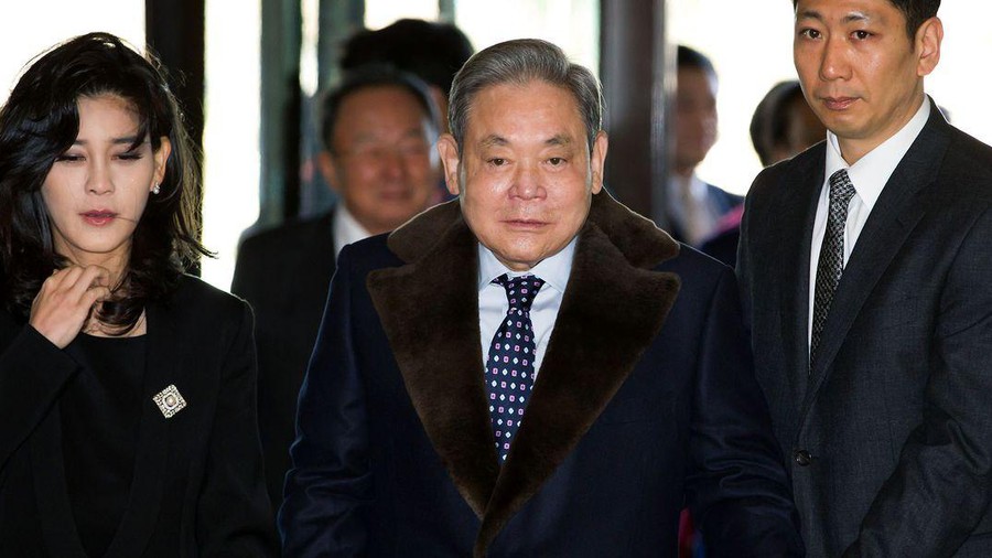 Vì sao người thừa kế của Chủ tịch Samsung phải nộp 9 tỷ USD tiền thuế?