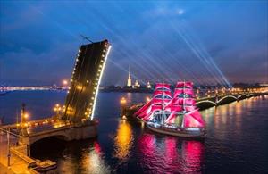 Lễ hội "Cánh buồm đỏ thắm" trên sông Nêva