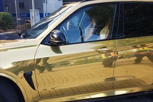 Dán decal chói lóa, chủ xe BMW X5 M bị cảnh sát tịch thu xe vì lý do không tưởng