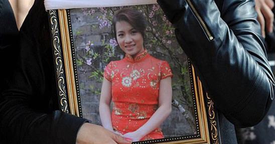 Bàng hoàng người đẹp Việt bị thiêu chết ở Anh