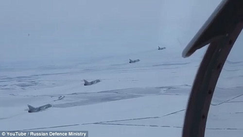 Dàn phi cơ Nga dàn trận sau lệnh ‘sẵn sàng thời chiến’ của ông Putin