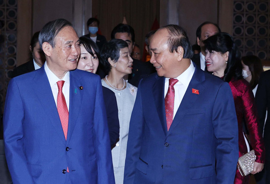 Thủ tướng Nhật Bản kết thúc chuyến thăm Việt Nam