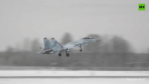 Cận cảnh tiêm kích Su-35 thế hệ mới nhất của Nga lần đầu 'tung cánh'