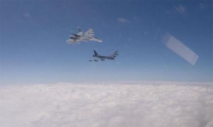 Nga phong tỏa Biển Đen, áp sát B-52H và chiến hạm Mỹ