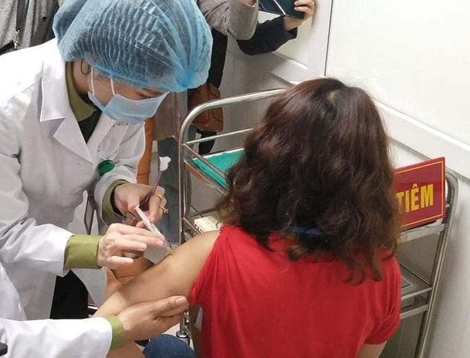 Hơn 100 người cao tuổi hoàn thành tiêm thử nghiệm vắc-xin Covid-19 của Việt Nam