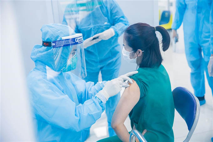 Hơn 44.000 người Việt được tiêm vaccine COVID-19