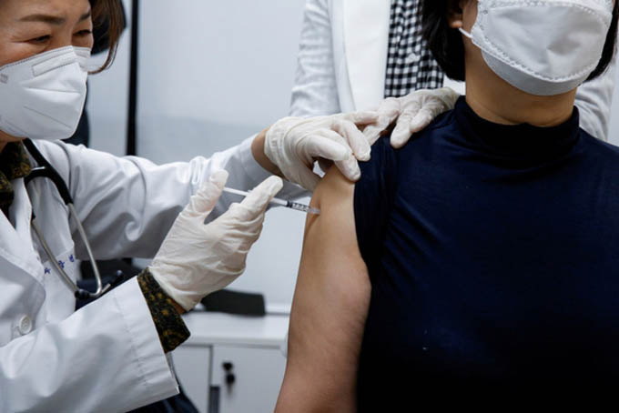 Hai người Hàn Quốc tử vong sau khi tiêm vaccine ngừa Covid-19