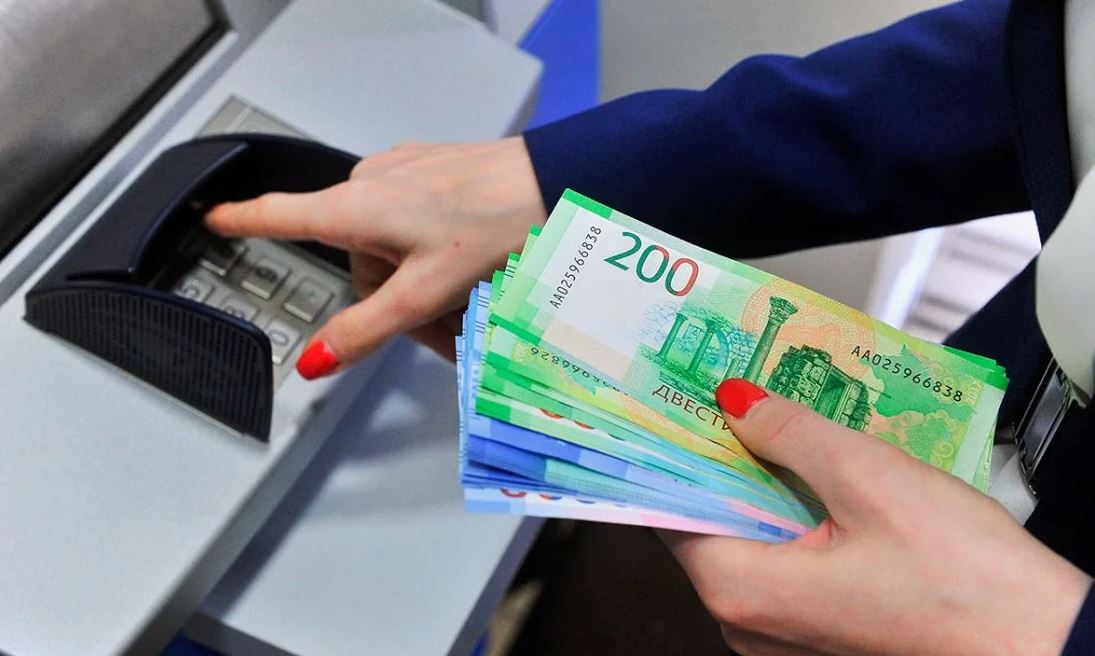 Nga: Từ 10/1/2021 kiểm soát chặt các giao dịch tiền mặt từ 600 nghìn rúp trở lên
