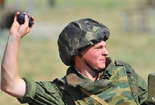 Đỡ lựu đạn cho đồng đội, sĩ quan quân đội Nga hi sinh