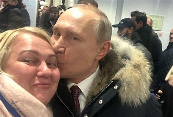 Bất ngờ hôn một phụ nữ, ông Putin khiến cộng đồng mạng náo loạn