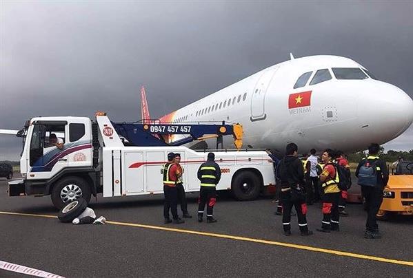 Hé lộ nguyên nhân vụ máy bay rơi lốp ở sân bay Buôn Ma Thuột
