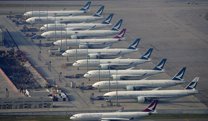 Tiếp viên hàng không Hong Kong thi nhau đi bán bảo hiểm