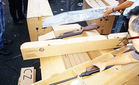 Phá vụ vận chuyển súng trên máy bay nhờ công nghệ hiện đại