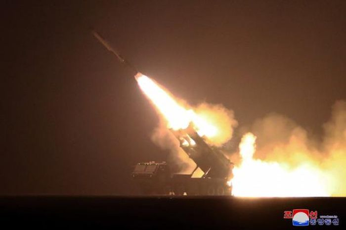 Triều Tiên phóng đồng loạt 4 tên lửa, gửi thông điệp ''sẵn sàng chiến đấu''
