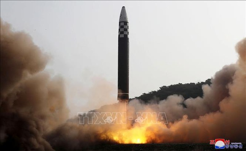 Triều Tiên phóng 2 tên lửa