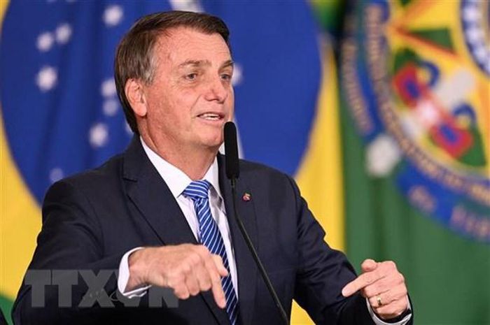 Tổng thống Brazil Jair Bolsonaro phải nhập viện khẩn cấp