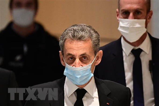 Cựu Tổng thống Pháp Sarkozy lĩnh án 3 năm tù giam vì tội tham nhũng